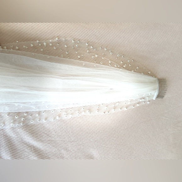Alena Leena, custom made pearl wedding veil - Picture 2 of 4